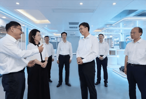 陈刚到防城港市调研时强调加快构建现代化产业体系建设铸牢中华民族共同体意识示范区唱响高质量发展主旋律